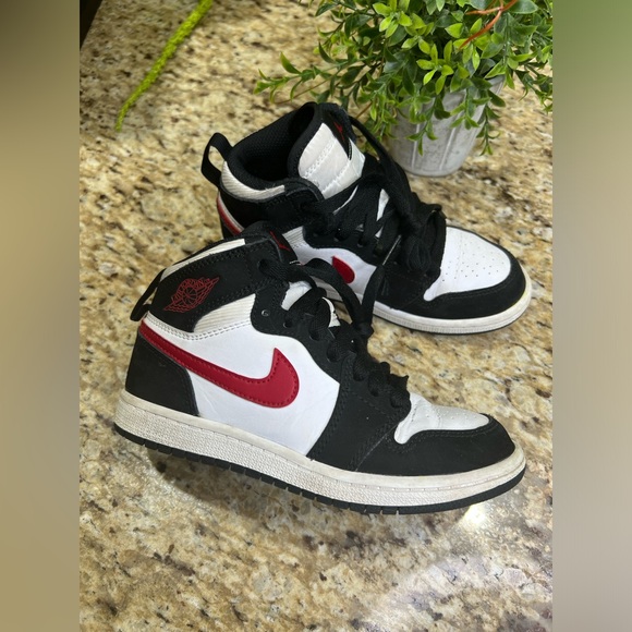 Air Jordan 1 Retro High BG Black GYM Red White Sneaker 13C - Picture 1 of 7